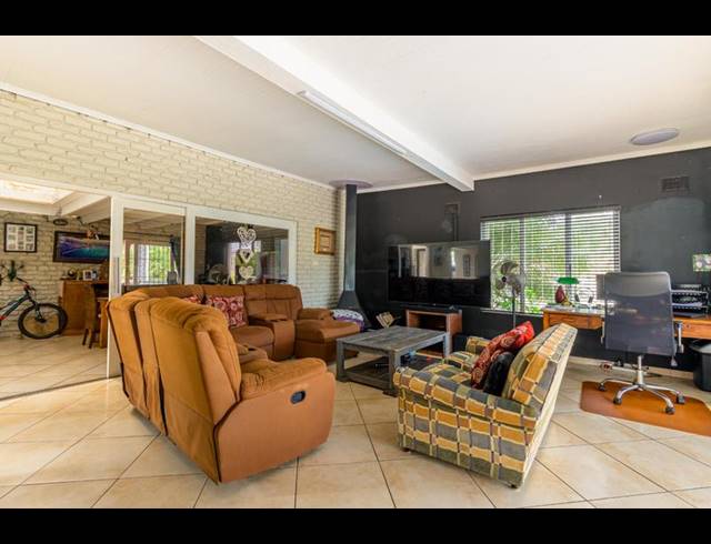 5 BEDROOM HOUSE FOR SALE IN CHASE VALLEY HEIGHTS